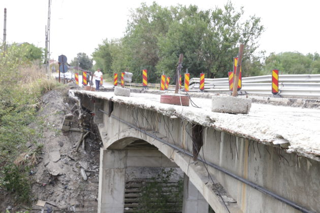 Imagine a degradării la podul de la Malu Mare