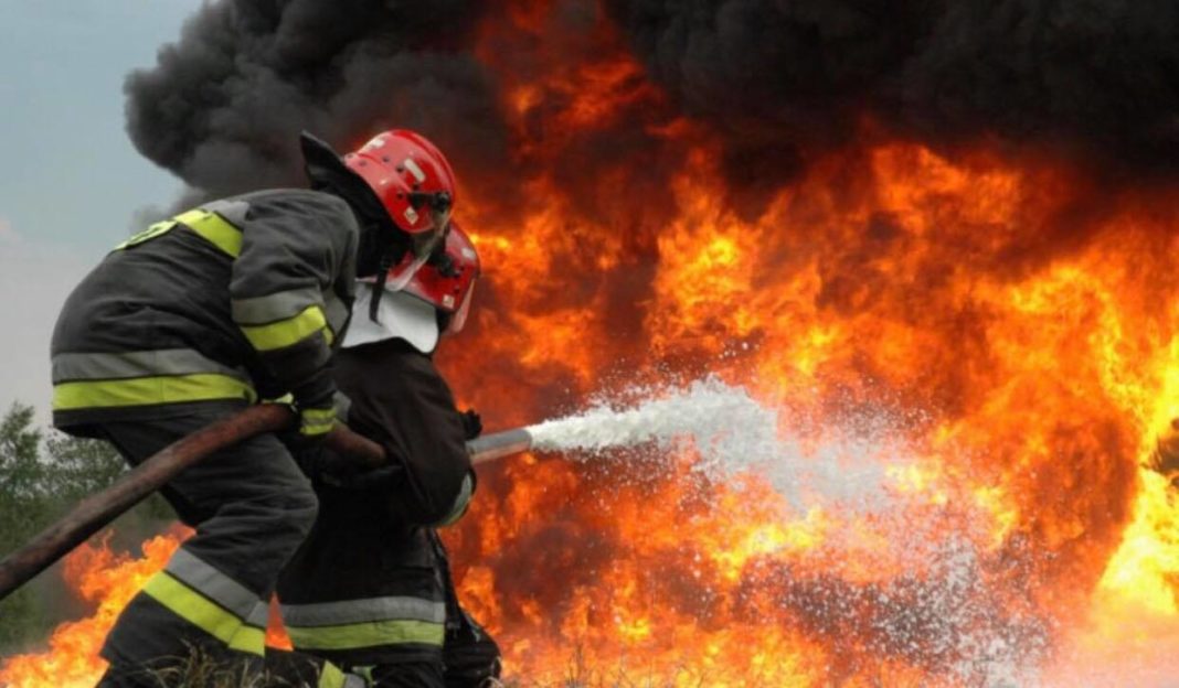 Incendiu la terasa unui hotel din Mamaia. 30 de persoane au fost evacuate