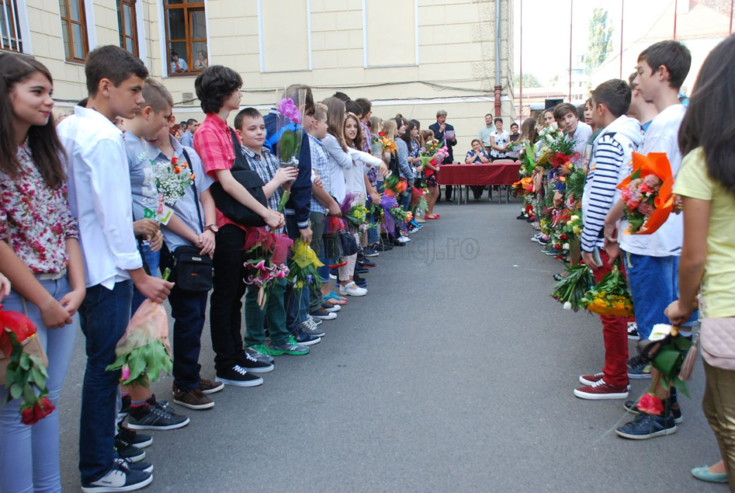 Ce a cerut o profesoară din Buzău să primească în loc de flori
