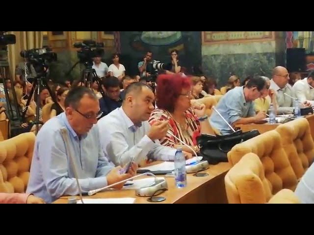 Război declarat firmelor care repară străzile