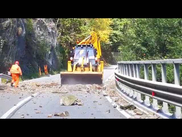 Gorj: Au fost finalizate lucrările de îndepărtare a pietrelor de pe versant în Defileul Jiului