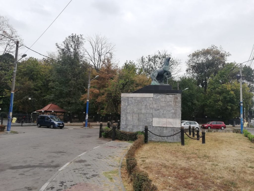 Statuia de la intarea în Parcul „Nicolae Romanescu“ va avea un alt soclu. Zona se va transforma într-o piaţetă.