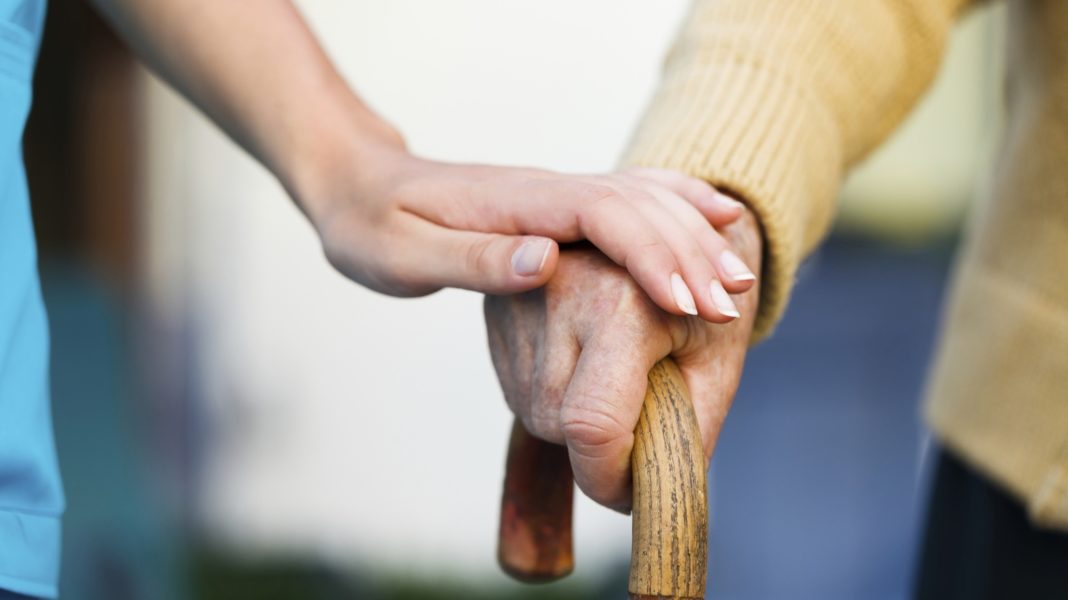 Iohannis: Persoanele peste 65 de ani vor putea ieși din casă și dimineața și seara
