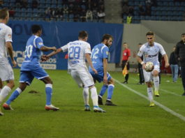 Bogdan Vătăjelu (la minge) şi colegii săi nu au voie să rateze victoria pe terenul penultimei clasate (Foto: Alex Vîrtosu)