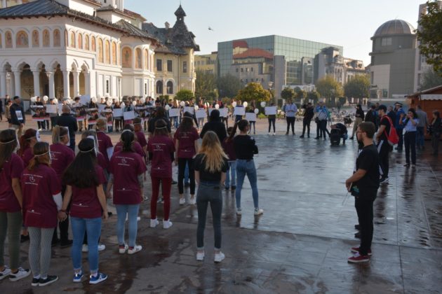 Copiii din Târgu Jiu au protestat împotriva traficului de persoane