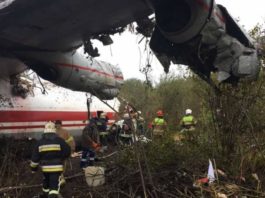 Un avion AN-12 rămas fără combustibil s-a prăbușit în Ucraina