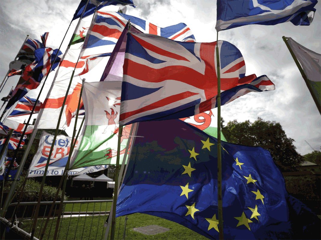 Cele 27 de state membre UE au adoptat în mod oficial noul Acord Brexit
