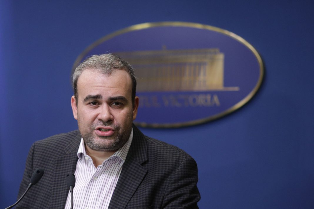 Fosta mână dreaptă a Vioricăi Dăncilă, Darius Vâlcov, a fost condamnat de trei judecători la opt ani de închisoare cu executare