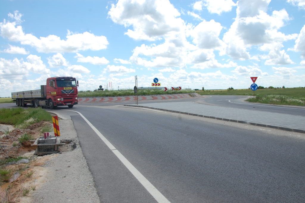 sensul giratoriu de pe DN 6 de unde porneşte cealaltă Variantă de Ocolire Craiova Sud. Aceasta face legătura cu DN 65 şi a fost dată în folosinţă pe 7 decembrie 2016