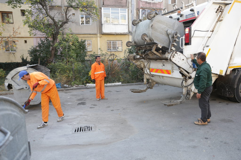 Salubritatea trebuie să mențină curățenia platformelor de gunoi din oraș