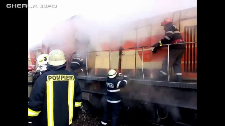 Locomotiva trenului Cluj-Viena a luat foc. Pasagerii, evacuaţi