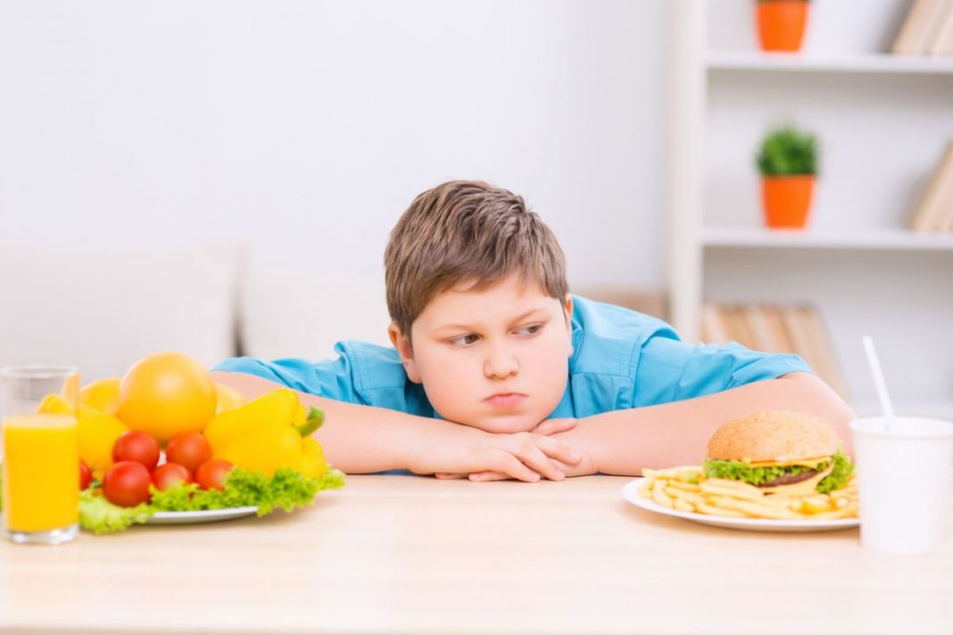 Raport OMS: Aproape o jumătate de milion de copii și adolescenți români vor suferi de obezitate până în anul 2030