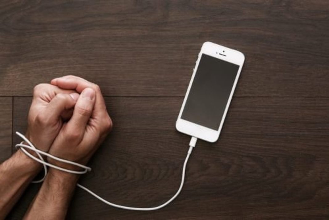 Nomofobia, noua boală a secolului? Nomofobia, noua boală a secolului?