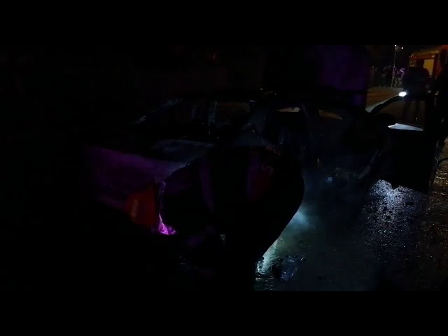 Autoturism cuprins de flăcări pe o stradă din Slatina