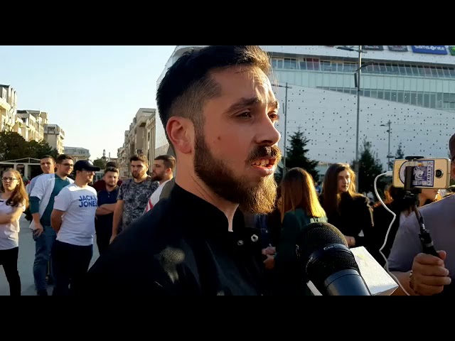 Absolvenţii de Medicină din Craiova au protestat în centrul oraşului