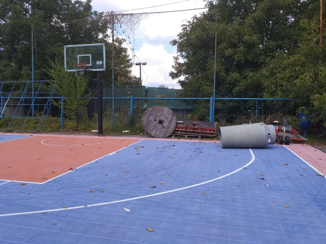 E nevoie de lucrări la terenurile de baschet distruse de amenajarea Stadionului Municipal