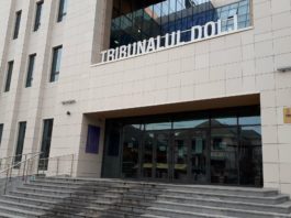 Judecătorii de la Tribunalul Dolj au hotărât să achite şase inculpaţi trimişi în judecată într-un dosar de corupţie.