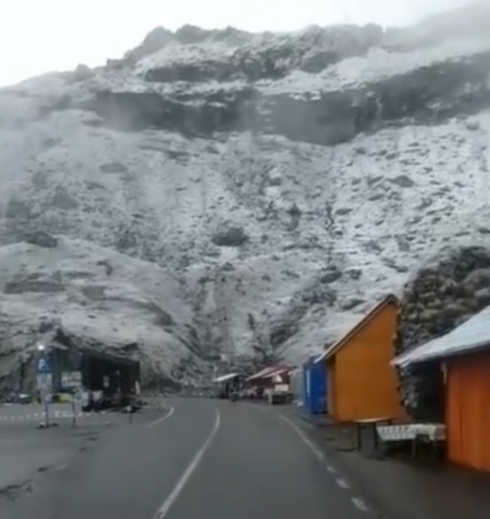 Vânt și ninsoare în mai multe județe din țară