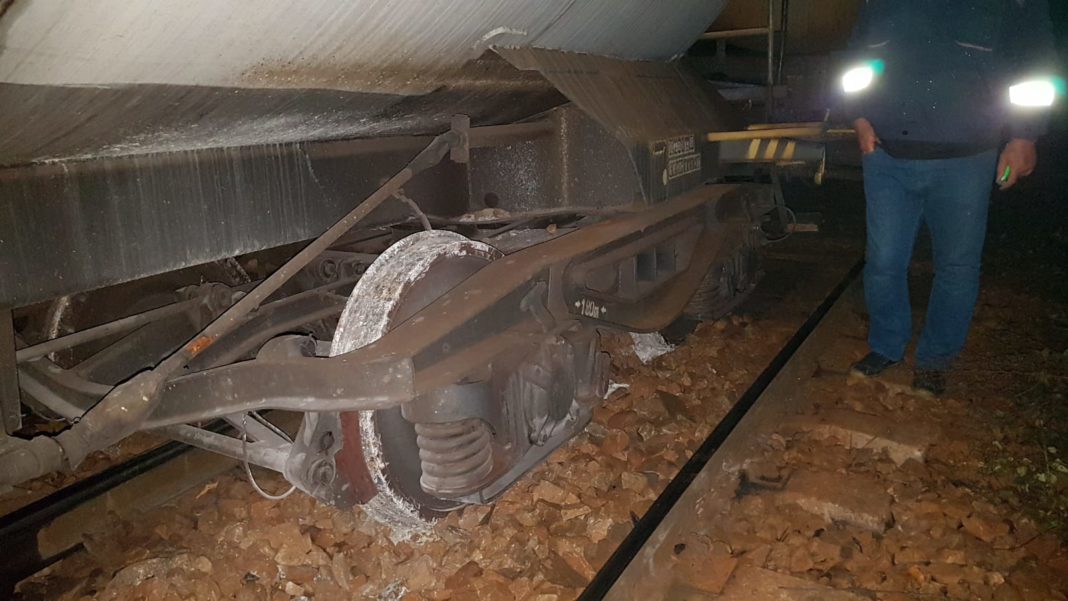 Vagonul unui tren de marfă a deraiat la Șimian