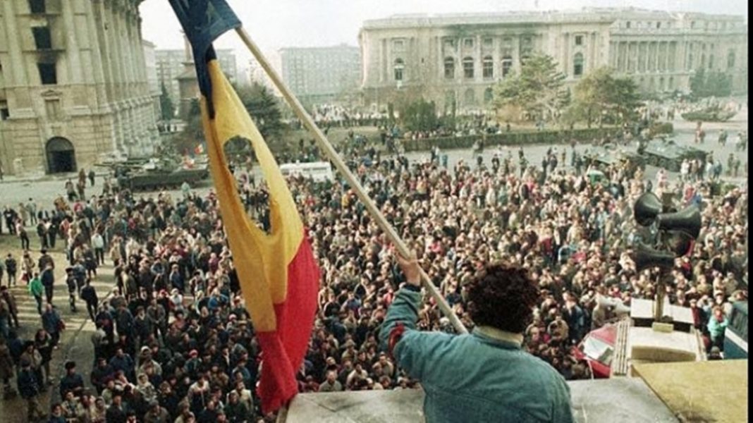 (Sondaj) Peste 50% dintre români cred că situația în țară e mai grea decât în 1989