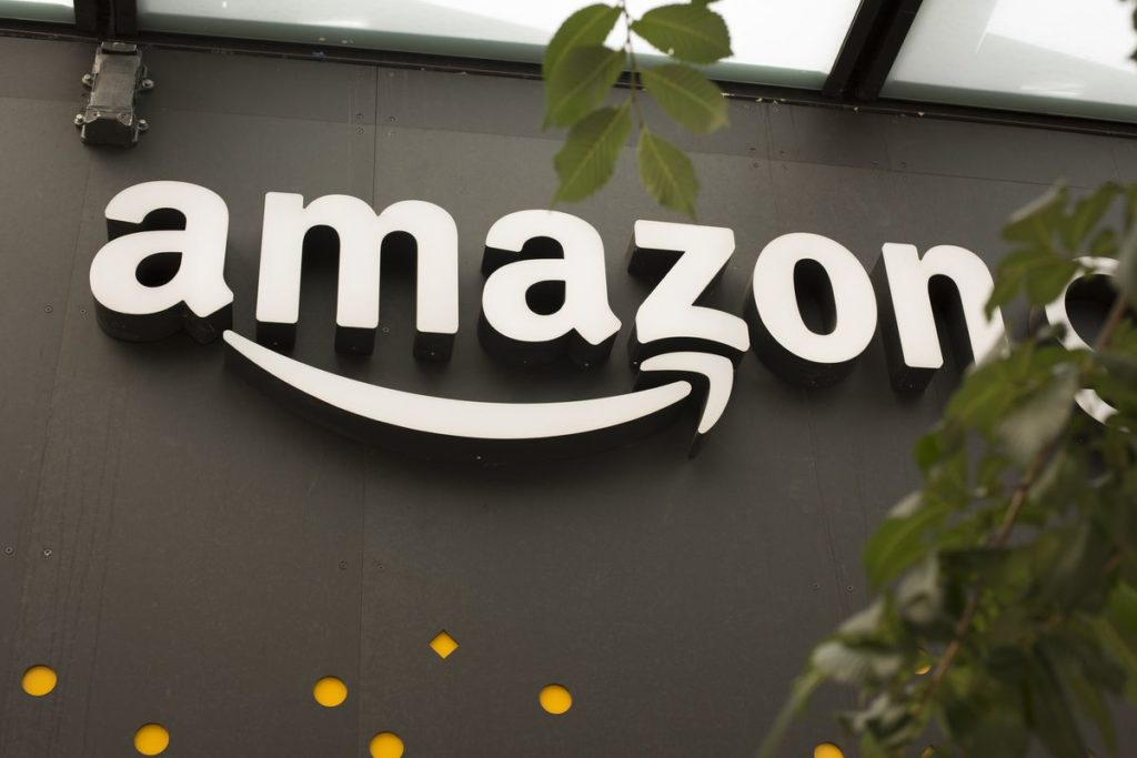 Amazon și Google, anchetate de protecția consumatorilor după recenzii false de cinci stele