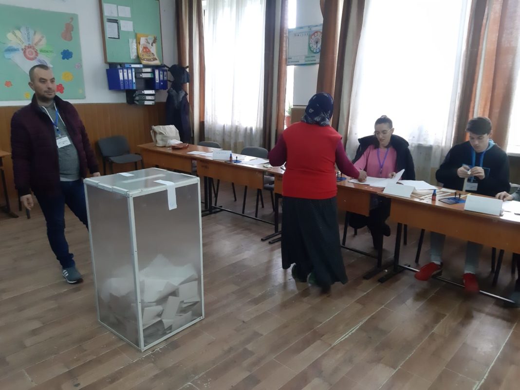 Numărul de votanţi la turul II al alegerilor prezidenţiale a depăşit 8 milioane, la ora 18.00