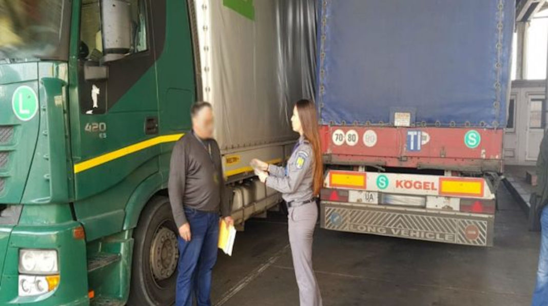 Conducea tirul la 18 ani, deşi nu avea permis