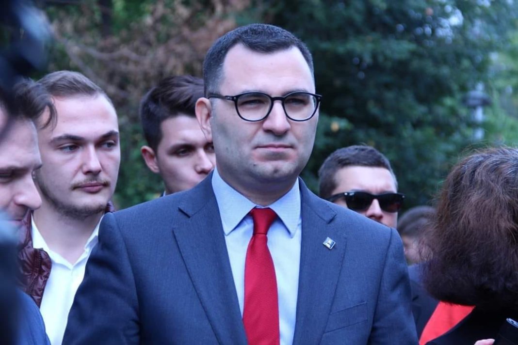 Cristian Tudor Băcanu, numit secretar de sat la Ministerul Justiţiei