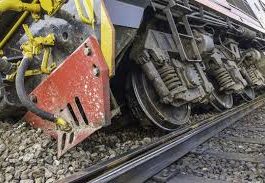 Un tren de marfă a deraiat pe ruta București - Craiova, blocând traficul feroviar. Călătorii au fost transbordați între stațiile Drăgănești Olt - Caracal.