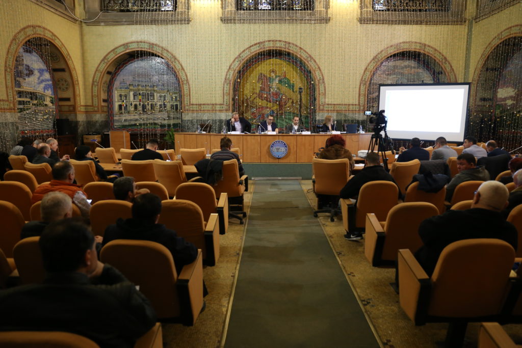 Taxele şi impozitele locale pentru anul 2020 au fost dezbătute la Primăria Craiova cu sala aproape goală