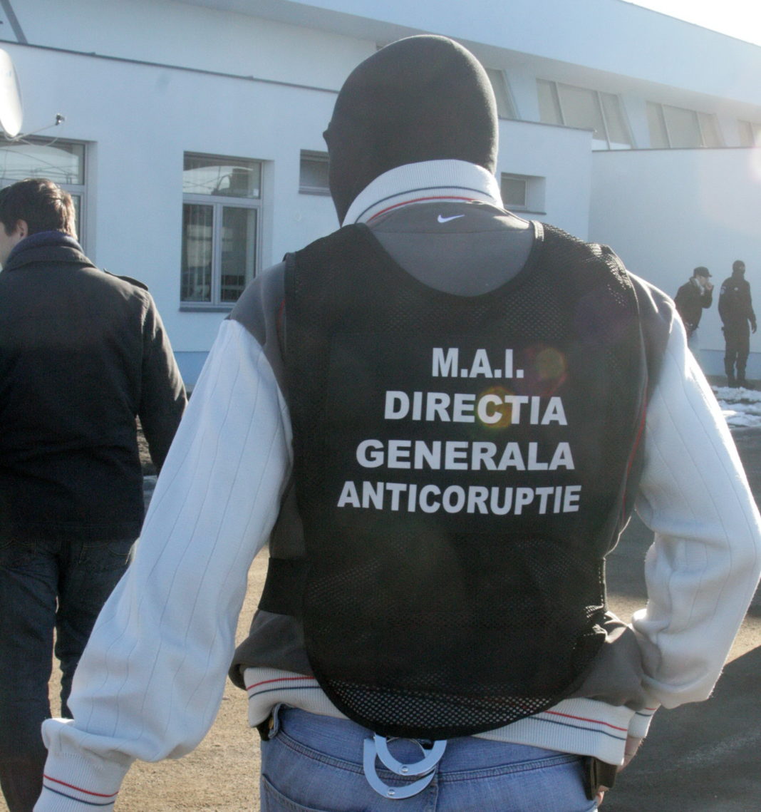 Bulgari prinși în flagrant pentru dare de mită Bulgari prinși în flagrant pentru dare de mită