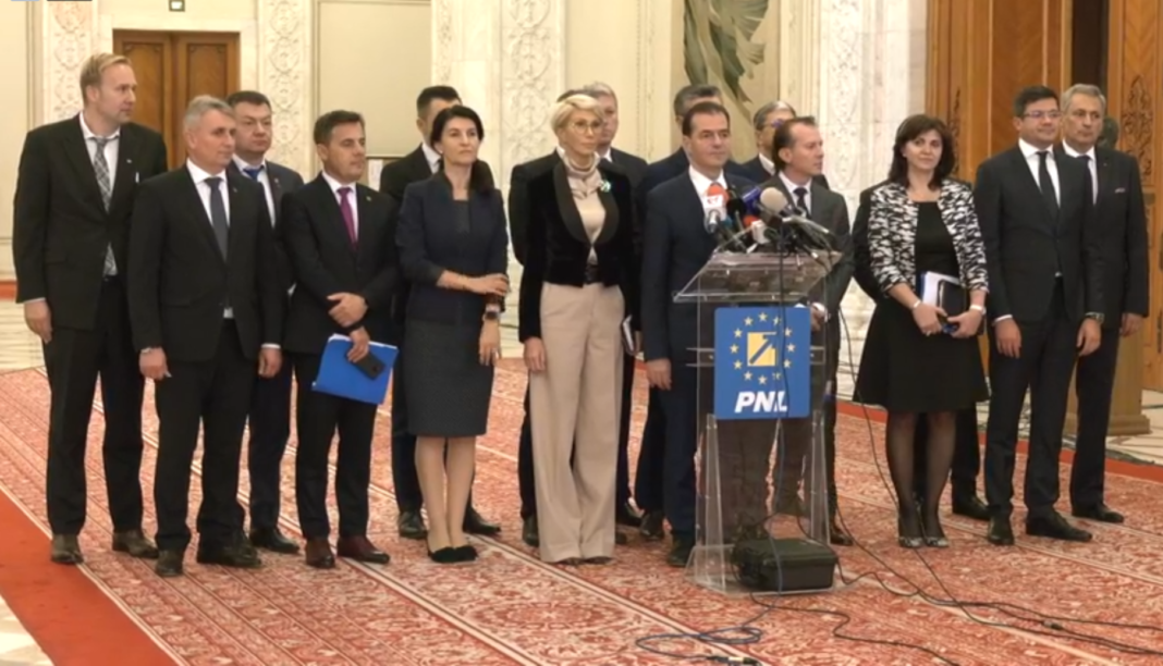 Guvernul Orban se reuneşte în prima şedinţă după demiterea prin moţiune de cenzură