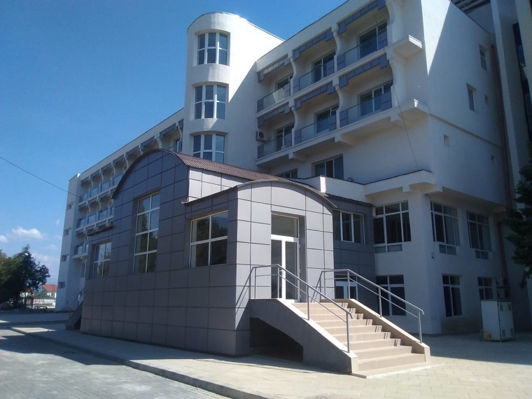 Finalizarea lucrărilor la Hotelul Sport costă peste un milion de lei