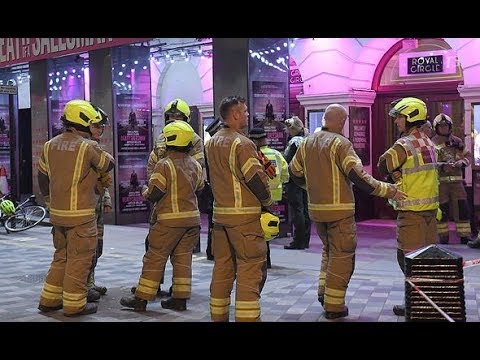 Tavanul Teatrului Piccadilly s-a prăbuşit peste spectatori