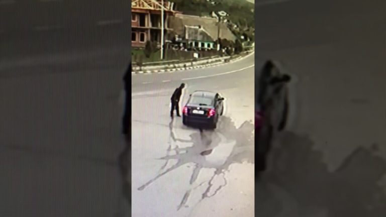 O femeie a lovit un pieton şi a fugit de la locul accidentului