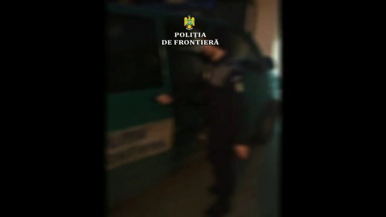 12 cetăţeni afgani călăuziţi de un cetăţean român, depistaţi la frontieră