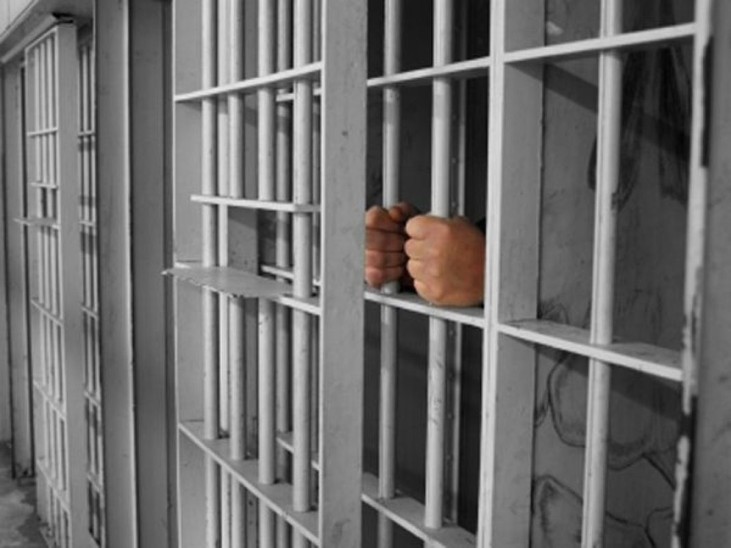 O româncă a stat 36 de ani în puşcării din şapte ţări
