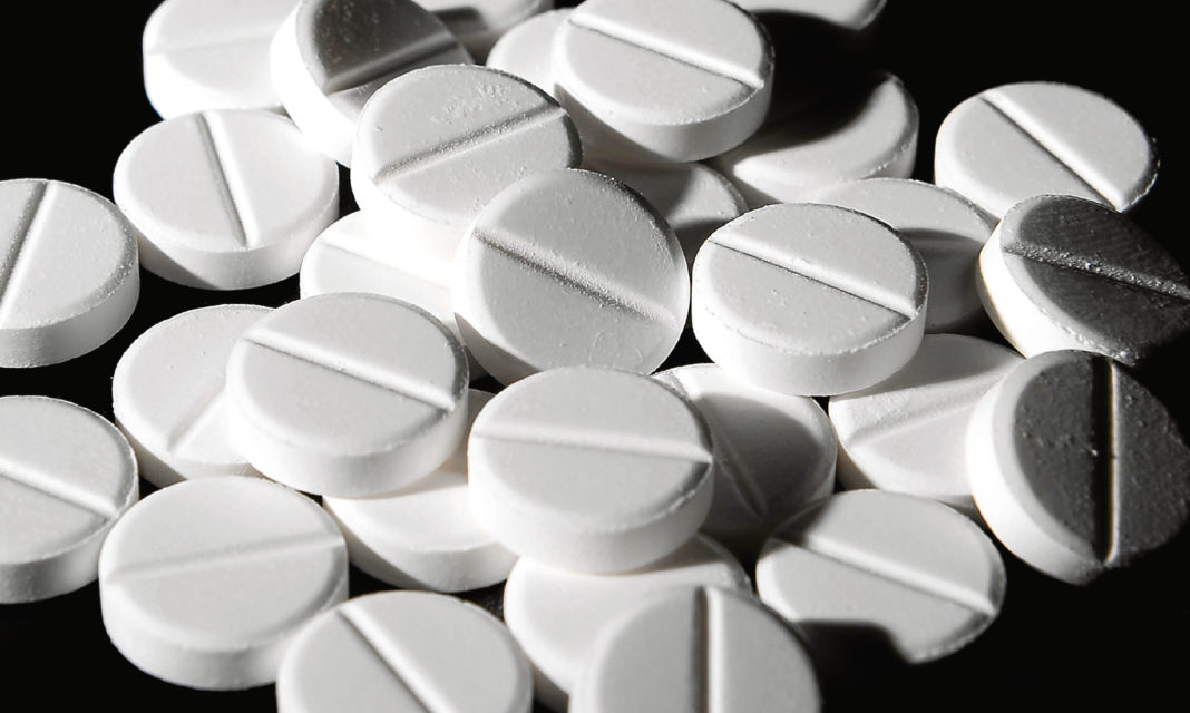 Un tănăr de 19 ani a înghiţit 16 pastile de paracetamol