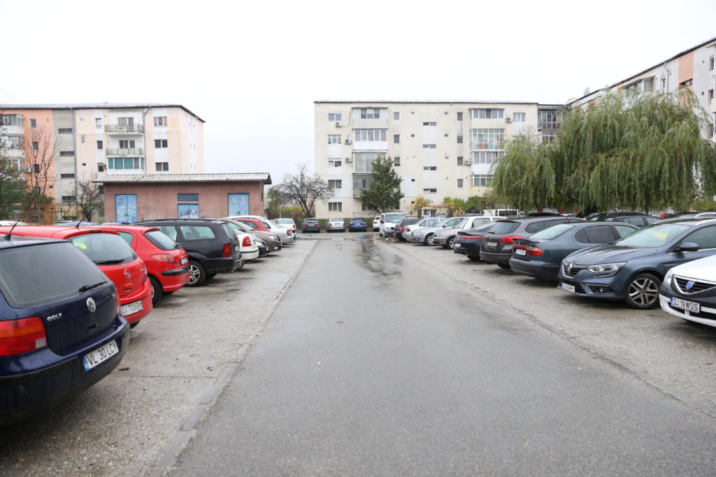 Craiovenii se dovedesc extrem de interesaţi de obţinerea propriului loc de parcare în faţa blocului, cu plata unei taxe anuale