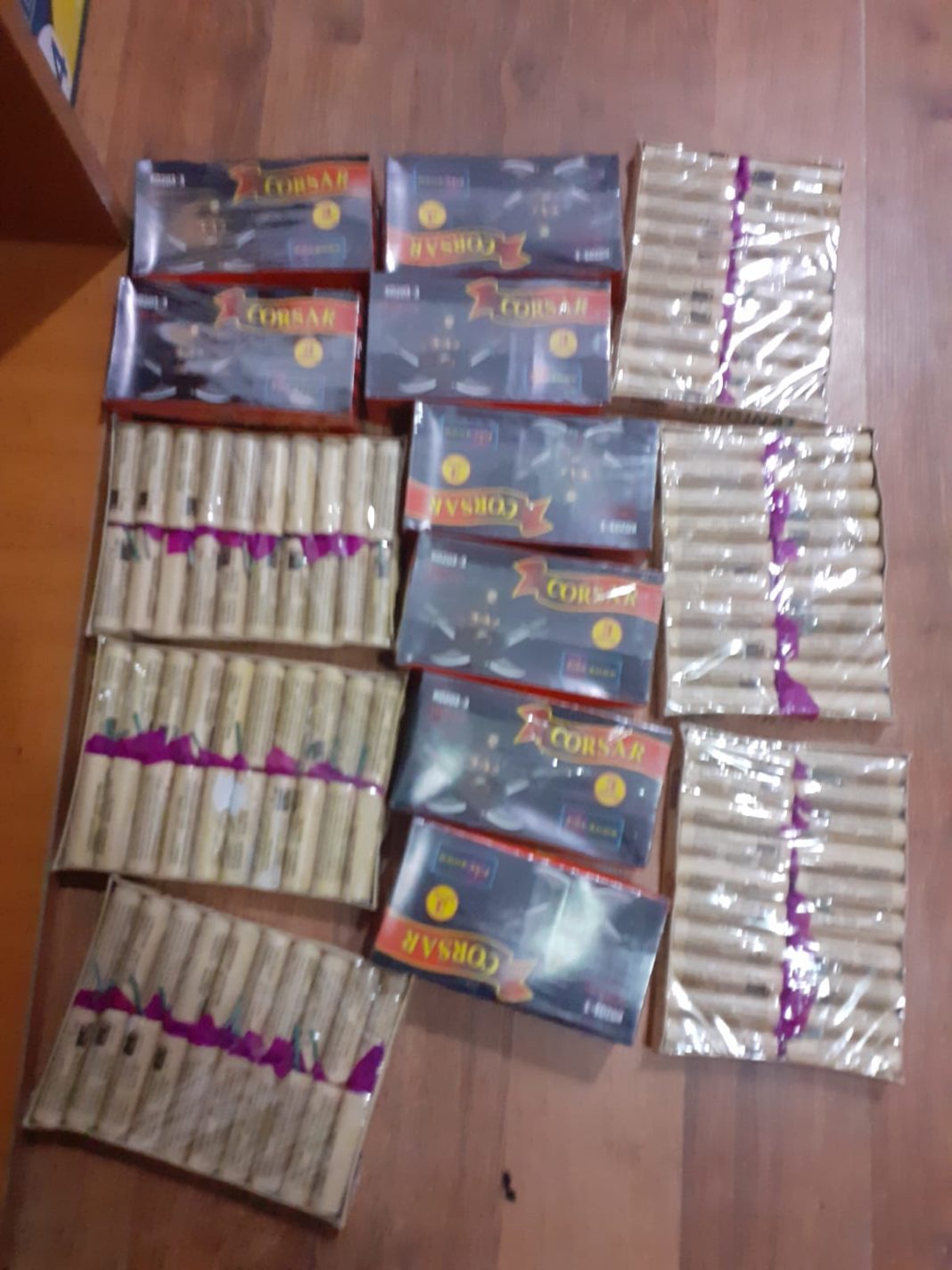 Tânăr de 19 ani, depistat cu peste 900 de articole pirotehnice Tânăr de 19 ani, depistat cu peste 900 de articole pirotehnice
