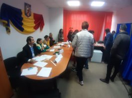 Peste 7 milioane de români din ţară şi străinătate au votat, până la ora 16.00, în turul II al alegerilor prezindenţiale