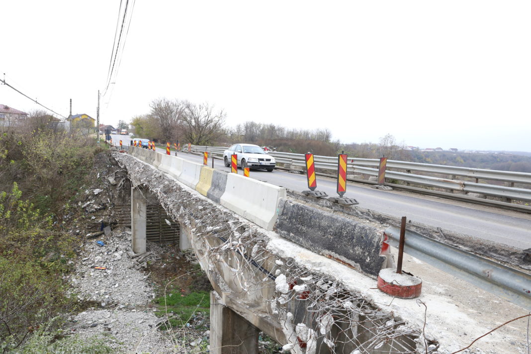 Podul de la Malu Mare a ajuns într-o stare avansată de degradare