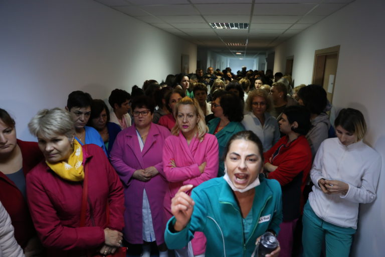 Pacienţii Spitalului Judeţean stau în frig, angajaţii vor să meargă în vacanţă