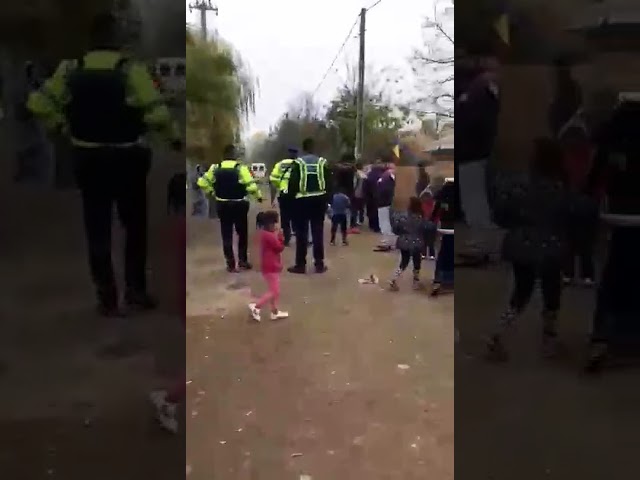 Poliţişti vâlceni, bătuţi de un şofer şi de rudele acestuia