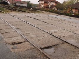 Târgu Jiu: Regionala CFR Craiova, amendată de Poliția Locală pentru neîntreținerea trecerilor la nivel cu calea ferată