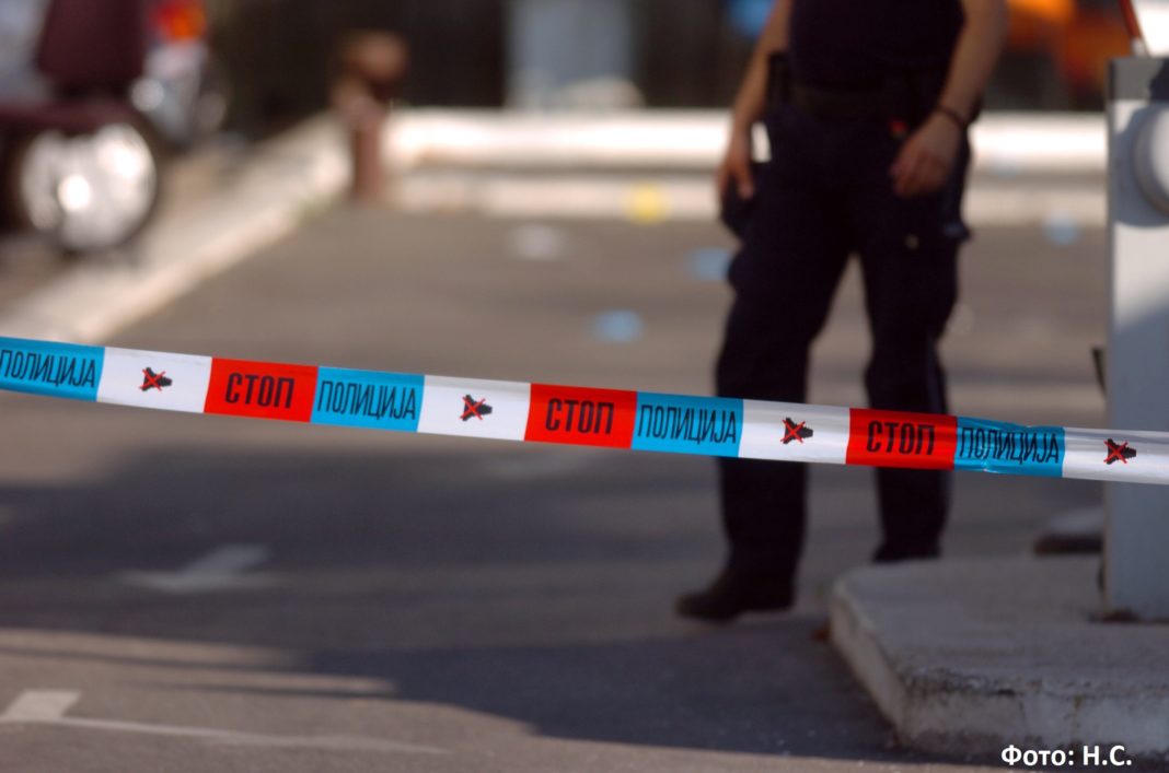 Un profesor și-a aparat elevii, dezarmat un bărbat care intrase în şcoală cu o puşcă de asalt