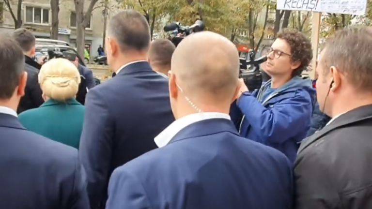 Viorica Dăncilă, huiduită la Timişora: „Analfabeta, mincinoasa”