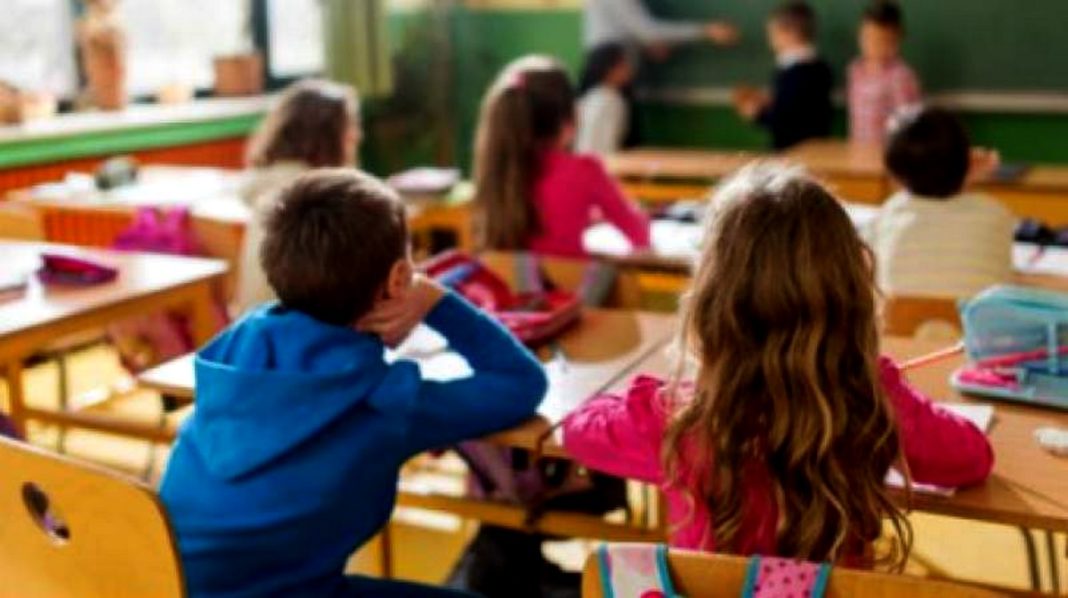 Ministrul Educaţiei, la început de semestru: Sunt cu gândul la fiecare elev şi profesor şi le transmit tuturor mult succes