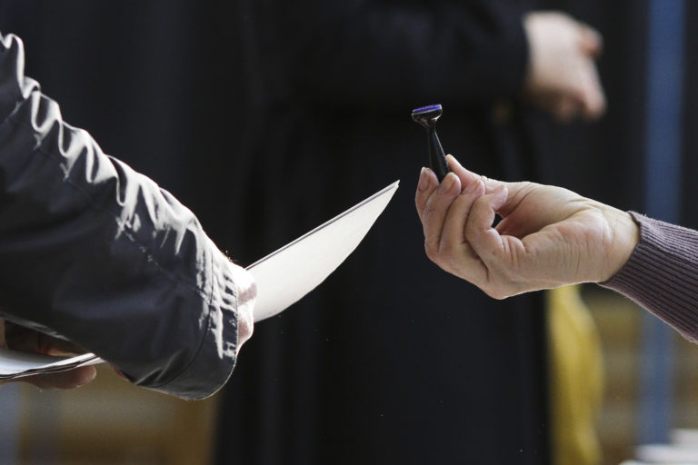 Coadă la deschiderea secțiilor de votare de la Bruxelles