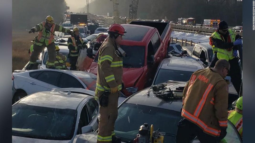 Zeci de răniţi şi de maşini avariate în carambolul de pe autostrada din Virginia